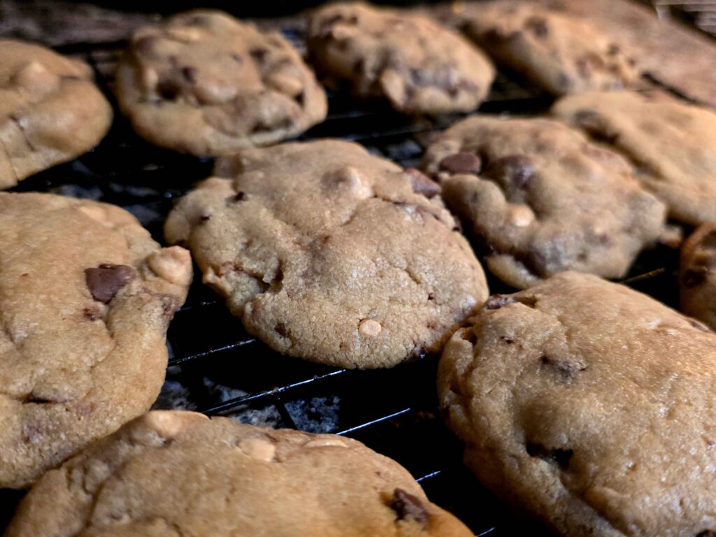 a close up of some very delicious chewy cookies.