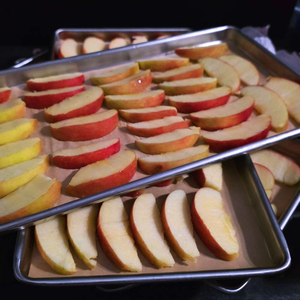 Another shot, just before I put them in! The apple slices are just so pretty.